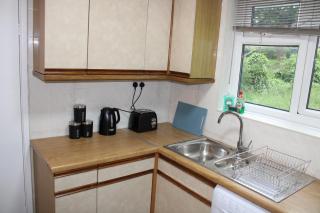 3BR Laudsdale Stay For Contractors and Families with Free Parking and Fast Wi-Fi - 5