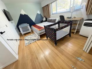 Oakridge Garden Retreat - Free Parking - 6-min walk to Skytrain - 2