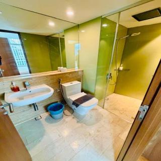 Sky suites klcc by star light - 3