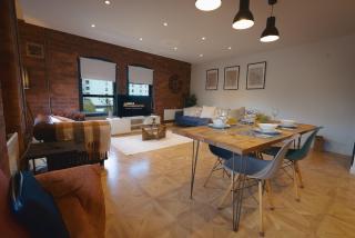 City Centre Apartment, Exposed Brick & Darts - 3