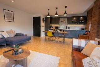 City Centre Apartment, Exposed Brick & Darts - 2