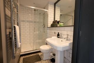 City Centre Apartment, Exposed Brick & Darts - 6