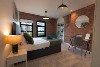City Centre Apartment, Exposed Brick & Darts - 7