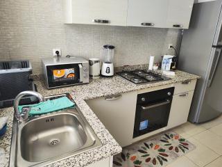 Upscale 2BR Apartment with Luxurious Touches & Pool - 3