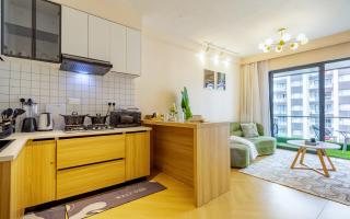 One bedroom Apartment Near the Airport Gym and Pool Available - 3