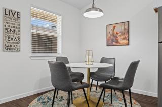 1BR 1BA North Campus Condo w Desk Nook Free Parking by Austin Vacay - 7