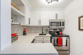Waterfront Studio - Free Parking - North Bay Village - 5