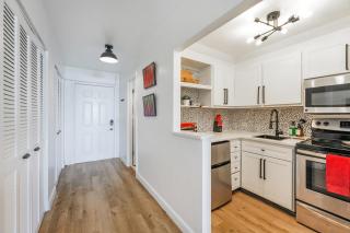 Waterfront Studio - Free Parking - North Bay Village - 4
