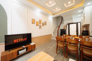 LoCoFullHouse3BR4Beds4WR Family Central D1 - 8