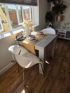 Golf or surf retreat in fantastic village location - 1