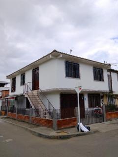 Hermosa casa con garage en Buga - 3