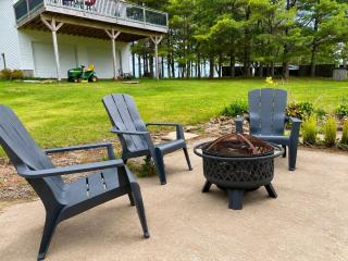 Grand Lake Pine Cottage, Lakefront with Hot Tub, Kayaks and Pets Welcome - 9