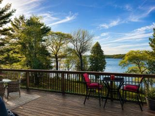 Grand Lake Pine Cottage, Lakefront with Hot Tub, Kayaks and Pets Welcome - 8