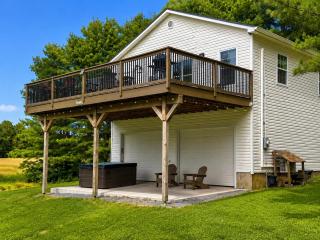 Grand Lake Pine Cottage, Lakefront with Hot Tub, Kayaks and Pets Welcome - 7