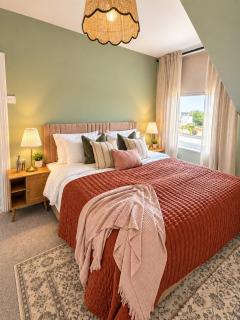 Stylish 4BR Sunderland Contractor Friendly - 0