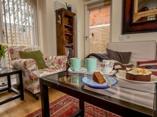 The Square Cosy Cottage on the Town Square with Optional Hot Tub - Pass the Keys - 4
