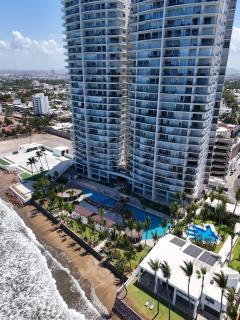 Family 3-Bedroom Oceanfront on the Malecón - CAM901 - 3