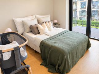 Luxury Waterfront Stay with 2 Large Balconies - 5