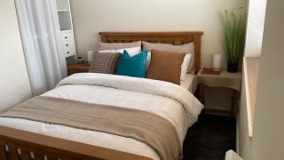 Town Centre Apartment with Private Parking & Garden - 8