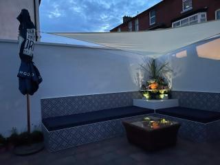 Town Centre Apartment with Private Parking & Garden - 5