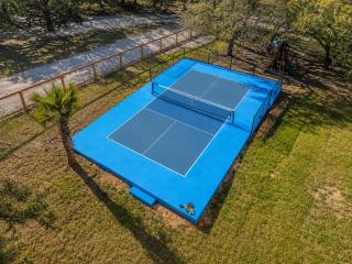 Private Pool Pickleball and Game Room Sleeps 20 - 9