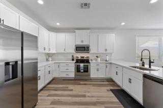 New 4BR Bunk Room Mountain Views Fire Pit - 9