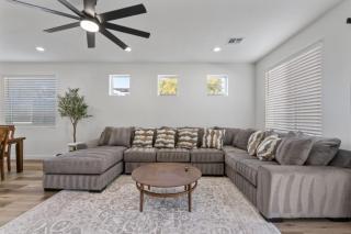 New 4BR Bunk Room Mountain Views Fire Pit - 8