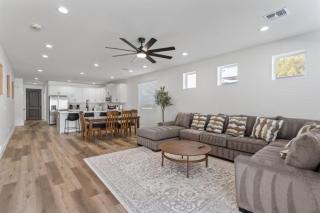 New 4BR Bunk Room Mountain Views Fire Pit - 1