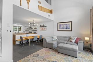 4 Storey Ski Inout Mountain Home In Tremblant - 8
