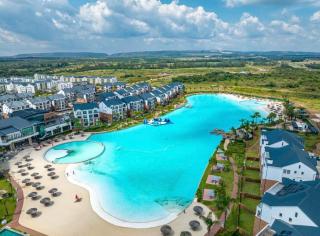Crystal Lagoon Luxury Escape - 1