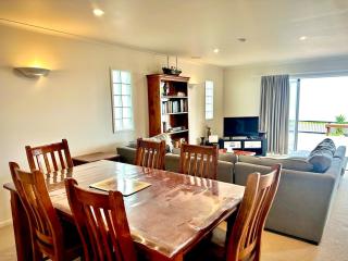 Sunsets by the Beach Waterfront Sleeps 8 - 4