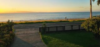 Sunsets by the Beach Waterfront Sleeps 8 - 7