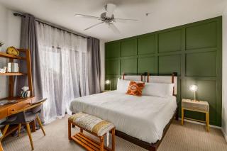 Resort-style 1BR Walkable Putting Green Pool - 5