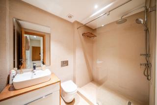 NEW Unique 1BR W, AC 5 Min to Hassan II - 5