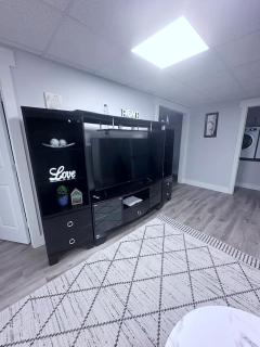 Private Luxury Suite- 2 bedroom sleeps 6 - 7