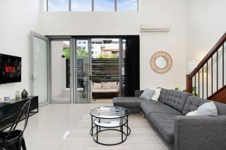 Huge Family Townhouse 3 bathrooms 5km to City - 0