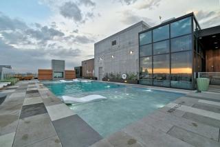 Luxury 2-Bedroom Condo with Water Views Near Rainey Street - 8