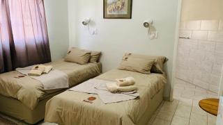 Bantu Guesthouse - Bar & Grill - 3