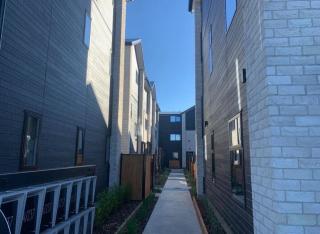Stylish 2 bedroom Townhome in CBD - 3