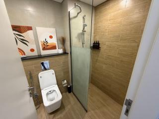 Prime Masdar City 1BR, Near Airport & Yas Island - 6