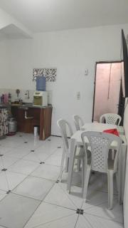 Casa bem localizada com 2 quartos - 1