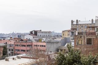 Chic 2-Bedroom Flat Near Galata Tower - 1
