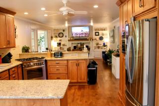 All-King Beds, Chefs Kitchen, Quiet Outdoor Oasis - 9