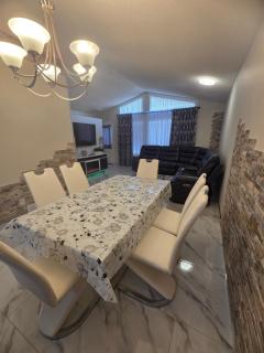 Entire 4 bedroom bungalow - 2