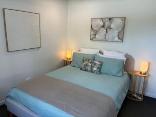 1 - 5a Coochin Street, Dicky Beach - 200m To Beach - 2
