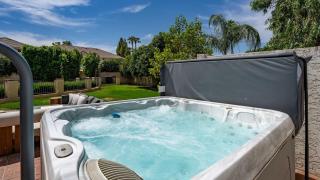 Olive Wood House Large Yard Pool & Hot Tub - 7