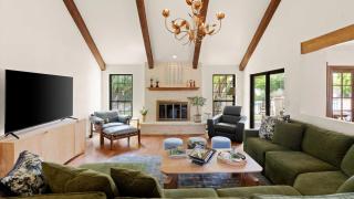 Olive Wood House Large Yard Pool & Hot Tub - 8