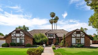 Olive Wood House Large Yard Pool & Hot Tub - Mesa - 0