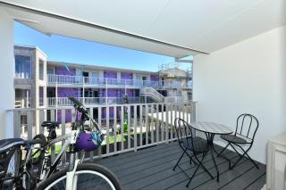 Modern 1 Bedroom Apartment with Private Balcony - 4