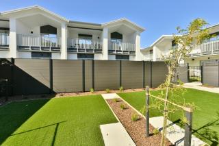 Modern 1 Bedroom Apartment with Private Balcony - 3